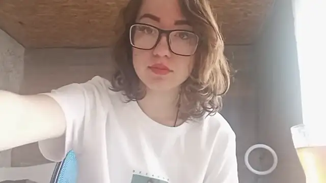 Snapshot of OliviaMoment chatting on 21, 6, 2026 OliviaMoment online show from 21, 6, 2026