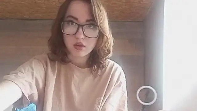 Snapshot of OliviaMoment chatting on 14, 6, 2026 OliviaMoment online show from 14, 6, 2026