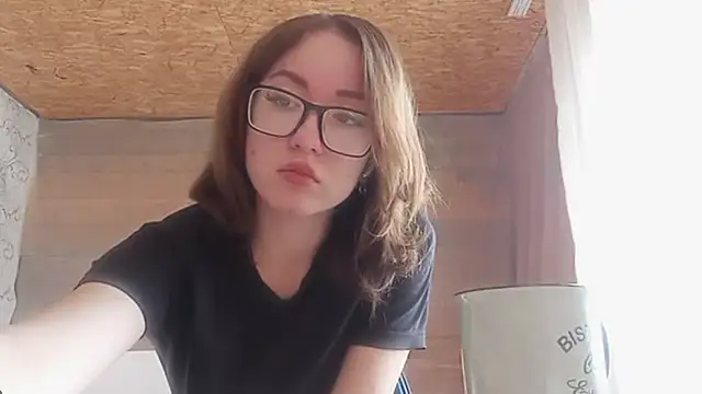 Snapshot of OliviaMoment chatting on 5, 6, 2026 OliviaMoment online show from 5, 6, 2026