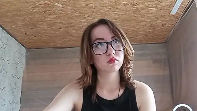 Snapshot of OliviaMoment chatting on 3, 7, 2026 OliviaMoment online show from 3, 7, 2026