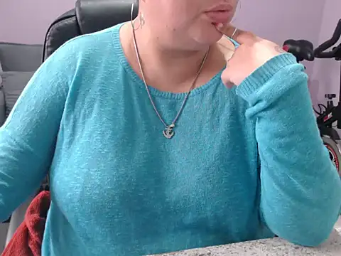 Snapshot of June_Osborne chatting on 29, 5, 2026 June Osborne online show from 29, 5, 2026