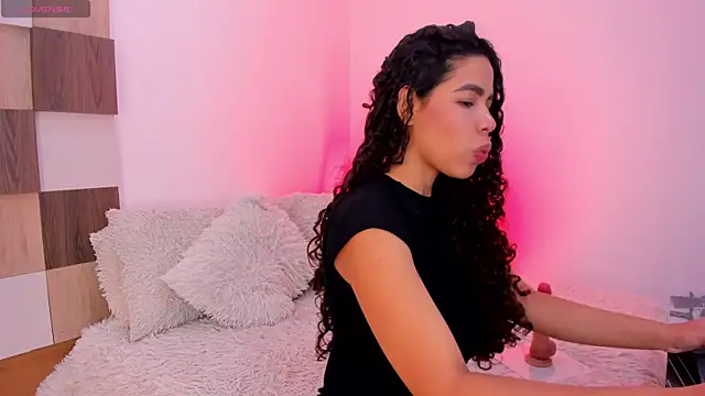 Snapshot of LarissaDesire chatting on 1, 6, 2026 LarissaDesire online show from 1, 6, 2026