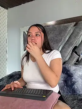 Snapshot of Marianela_Pink chatting on 2, 6, 2026 Marianela Pink online show from 2, 6, 2026