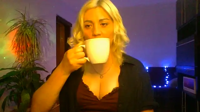 Snapshot of LunaaKiss chatting on 12, 6, 2026 LunaaKiss online show from 12, 6, 2026