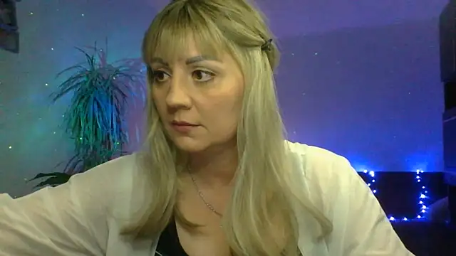 Snapshot of LunaaKiss chatting on 11, 6, 2026 LunaaKiss online show from 11, 6, 2026