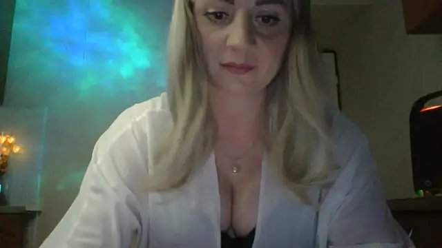 Snapshot of LunaaKiss chatting on 10, 6, 2026 LunaaKiss online show from 10, 6, 2026