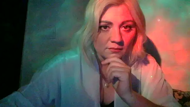 Snapshot of LunaaKiss chatting on 8, 6, 2026 LunaaKiss online show from 8, 6, 2026