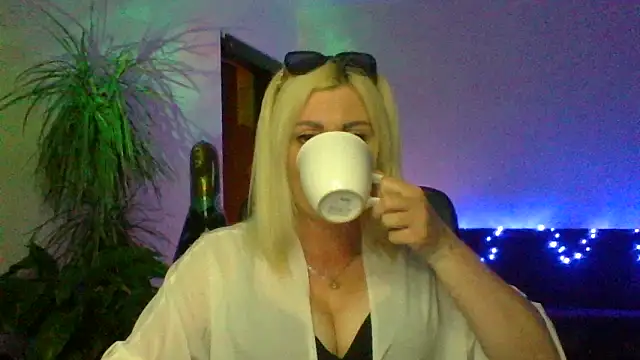 Snapshot of LunaaKiss chatting on 30, 6, 2026 LunaaKiss online show from 30, 6, 2026