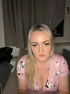 Snapshot of Alex-Blond chatting on 17, 6, 2026 Alex-Blond online show from 17, 6, 2026