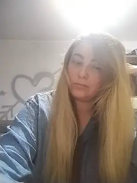 Snapshot of AngelWhite008 chatting on 11, 6, 2026 AngelWhite008 online show from 11, 6, 2026