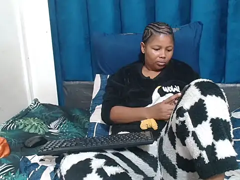 Snapshot of Mellowkittyyellow chatting on 10, 6, 2026 Mellowkittyyellow online show from 10, 6, 2026
