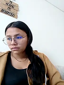 Snapshot of Sofielovee-01 chatting on 1, 6, 2026 Sofielovee-01 online show from 1, 6, 2026