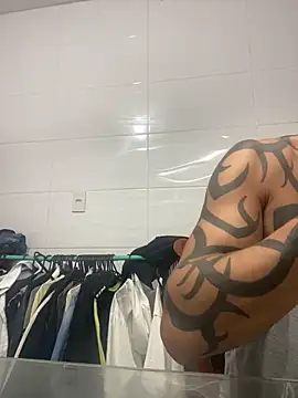 Snapshot of Tatuadomoreno23cm chatting on 9, 6, 2026 Tatuadomoreno23cm online show from 9, 6, 2026