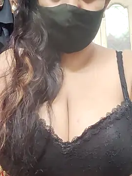Snapshot of sexyveena chatting on 17, 7, 2026 sexyveena online show from 17, 7, 2026