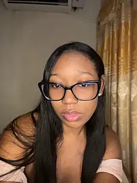 Snapshot of chell_iivy chatting on 20, 7, 2026 chell iivy online show from 20, 7, 2026