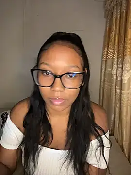 Snapshot of chell_iivy chatting on 17, 7, 2026 chell iivy online show from 17, 7, 2026