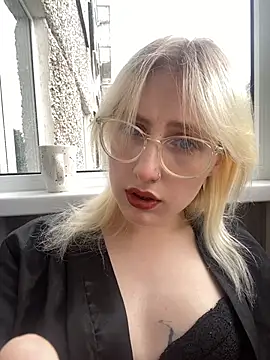 Snapshot of xp_blondie chatting on 11, 6, 2026 xp blondie online show from 11, 6, 2026