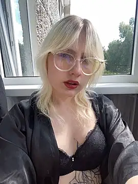 Snapshot of xp_blondie chatting on 4, 6, 2026 xp blondie online show from 4, 6, 2026
