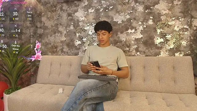 Snapshot of Maximiliano_Young chatting on 9, 6, 2026 Maximiliano Young online show from 9, 6, 2026