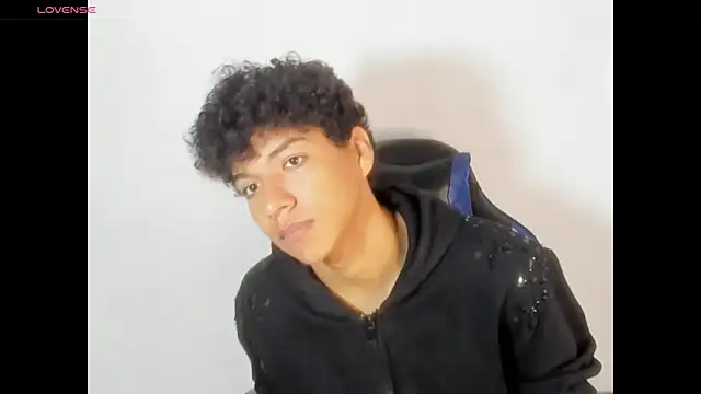 Snapshot of Maximiliano_Young chatting on 21, 7, 2026 Maximiliano Young online show from 21, 7, 2026
