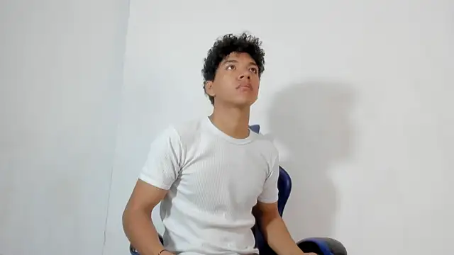 Snapshot of Maximiliano_Young chatting on 6, 7, 2026 Maximiliano Young online show from 6, 7, 2026