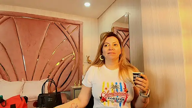 pamelaQenn2 online show from 9, 7, 2026