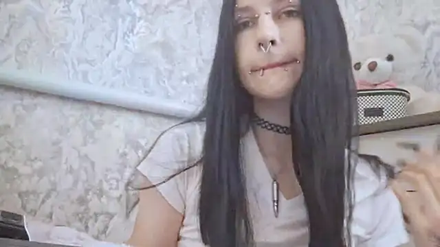 Snapshot of KrissyHiott chatting on 18, 6, 2026 KrissyHiott online show from 18, 6, 2026