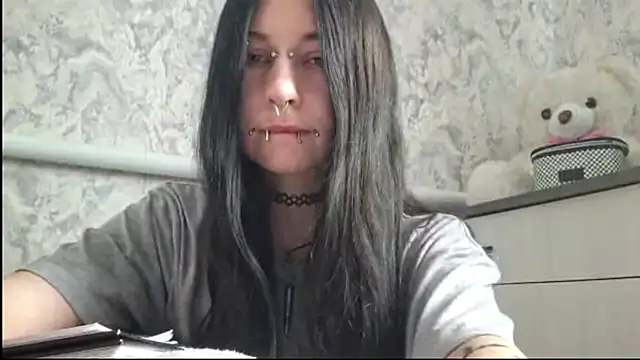 Snapshot of KrissyHiott chatting on 5, 6, 2026 KrissyHiott online show from 5, 6, 2026