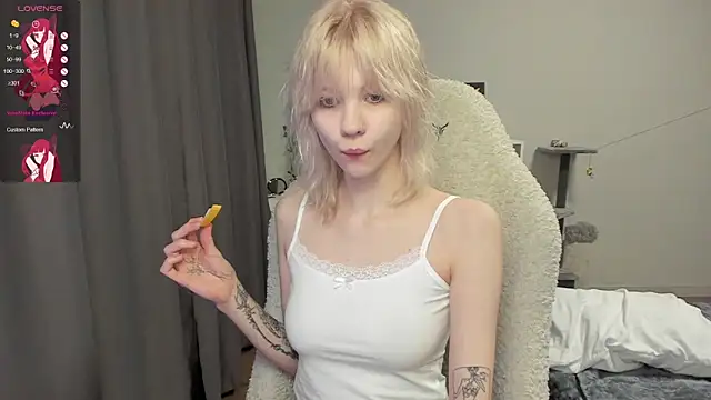 Snapshot of voguecaroline chatting on 24, 7, 2026 voguecaroline online show from 24, 7, 2026