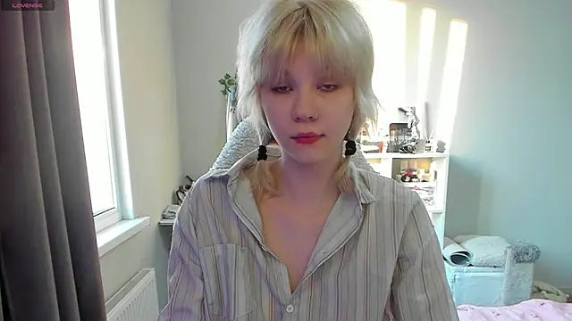 voguecaroline online show from 11, 6, 2026