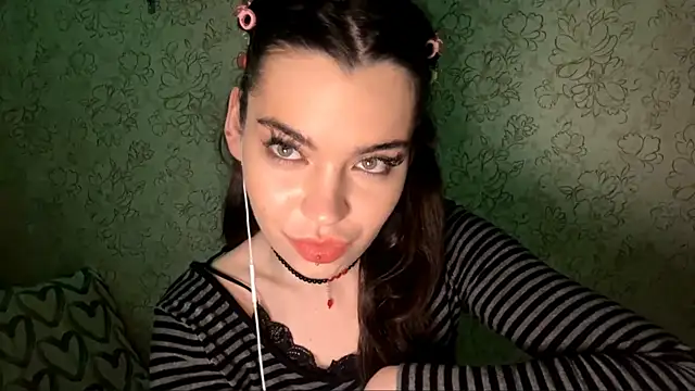 Snapshot of LaceyBatter chatting on 23, 6, 2026 LaceyBatter online show from 23, 6, 2026