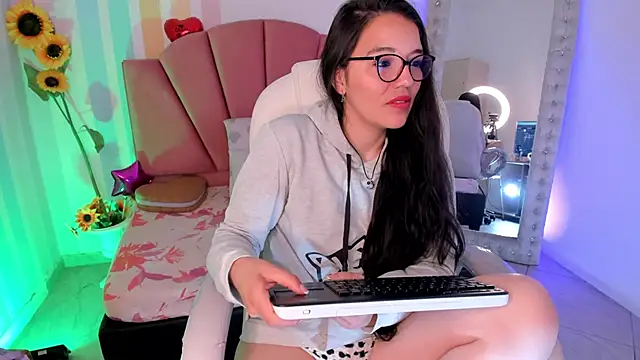 Snapshot of Emma_lakshmi chatting on 3, 6, 2026 Emma lakshmi online show from 3, 6, 2026