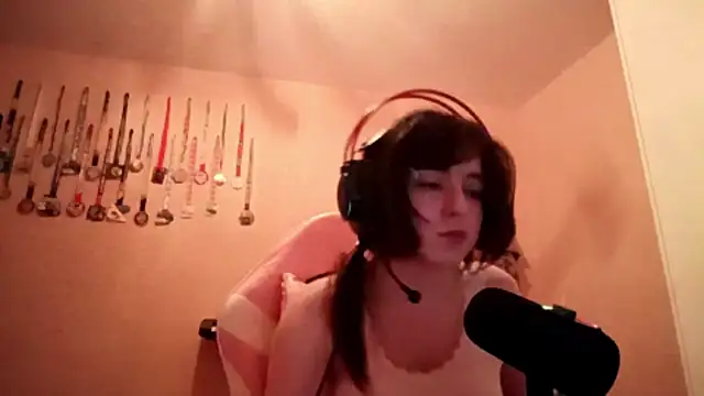 bunnyhoneylovehands online show from 15, 6, 2026