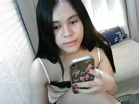 Snapshot of Yourslut_Angelx chatting on 7, 6, 2026 Yourslut Angelx online show from 7, 6, 2026