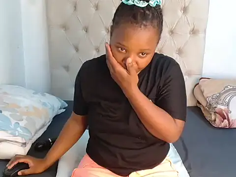 Snapshot of Lihle_00 chatting on 19, 6, 2026 Lihle 00 online show from 19, 6, 2026