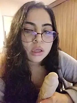 Snapshot of Roxxy_Sade chatting on 2, 7, 2026 Roxxy Sade online show from 2, 7, 2026