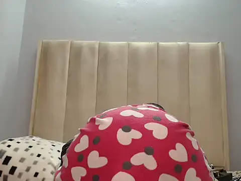 Snapshot of QueenZara_202 chatting on 4, 7, 2026 QueenZara 202 online show from 4, 7, 2026