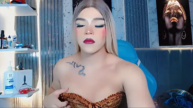 Snapshot of _the_blonde_girls01 chatting on 18, 7, 2026 the blonde girls01 online show from 18, 7, 2026