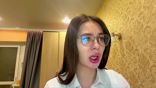 Phoebe555 online show from 3, 6, 2026