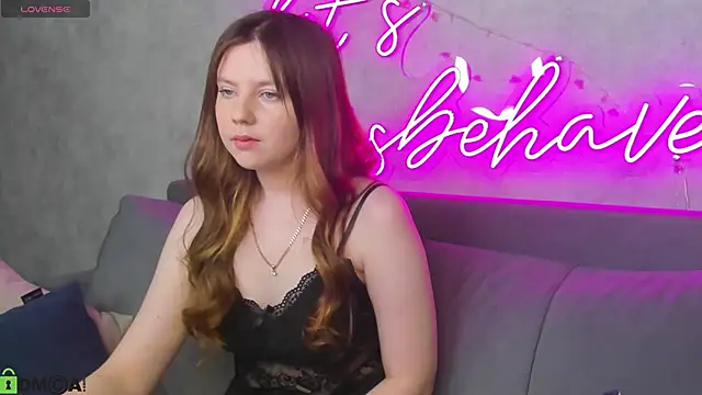 Snapshot of Violeta_Paul chatting on 4, 6, 2026 Violeta Paul online show from 4, 6, 2026