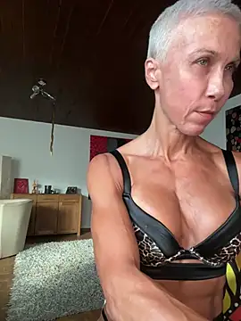 Snapshot of GymQueenCarmen chatting on 18, 7, 2026 GymQueenCarmen online show from 18, 7, 2026