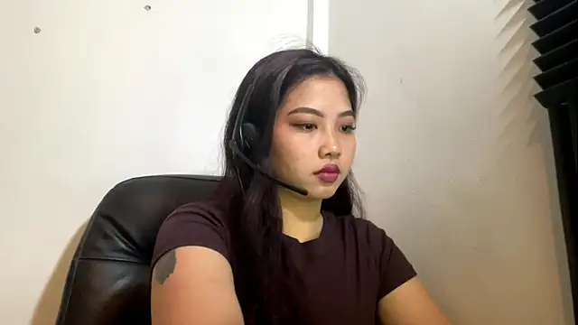 LupitaMenk online show from 4, 6, 2026