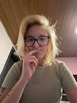 Snapshot of Viviluu_Offiziell chatting on 7, 6, 2026 Viviluu Offiziell online show from 7, 6, 2026