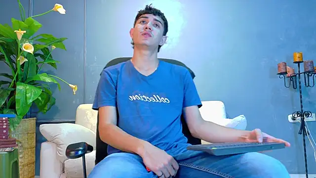 Snapshot of aalejo_gray chatting on 2, 6, 2026 aalejo gray online show from 2, 6, 2026