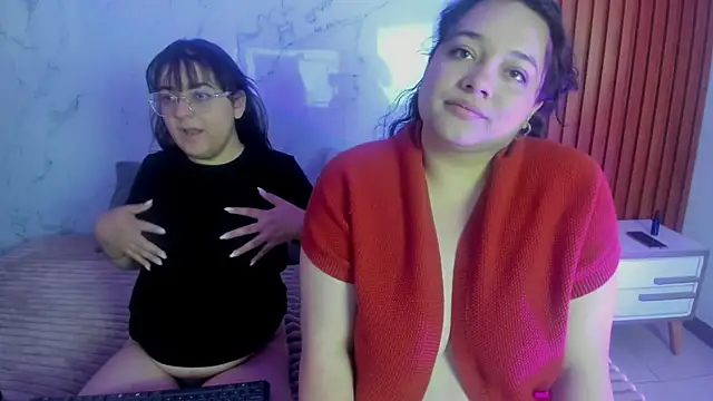 Snapshot of genesis_y_moon chatting on 22, 6, 2026 genesis y moon online show from 22, 6, 2026