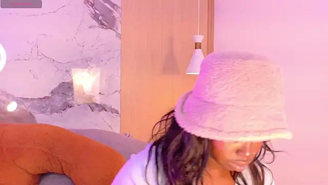 Snapshot of EmiilyLovex chatting on 8, 7, 2026 EmiilyLovex online show from 8, 7, 2026
