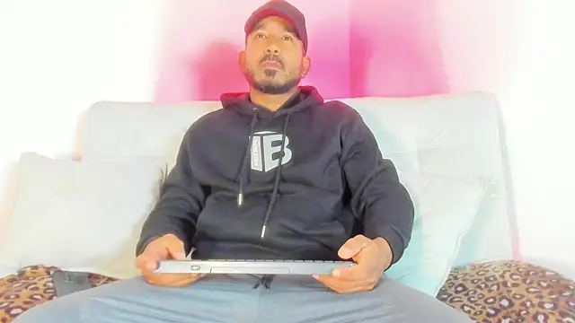 LeoCarter  online show from 19, 7, 2026