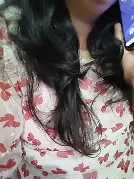 Snapshot of simran_khan90 chatting on 2, 6, 2026 simran khan90 online show from 2, 6, 2026
