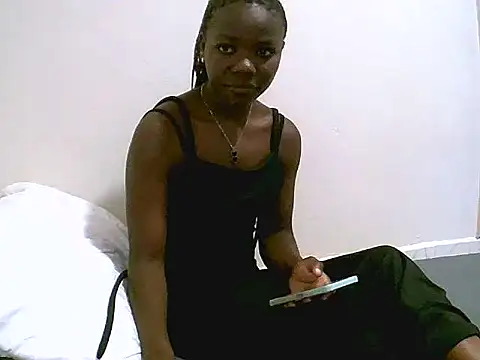 Snapshot of QueenSar chatting on 7, 6, 2026 QueenSar online show from 7, 6, 2026