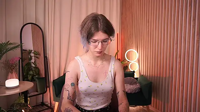 Snapshot of Lain_Root chatting on 13, 7, 2026 Lain Root online show from 13, 7, 2026
